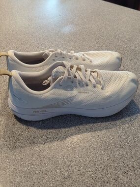 Brooks Revel 6 White Beige 1103981d122 Men’s Running Shoes - Size 12
